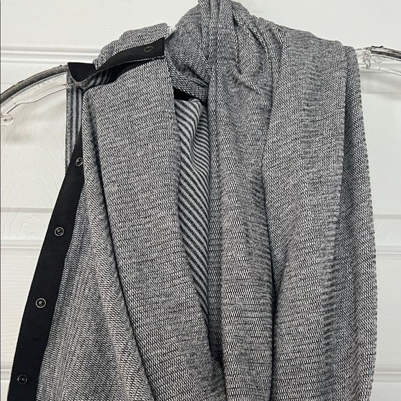 lululemon athletica Charcoal and Black Wrap - Picture 5 of 5